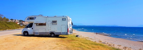 ¿Cuándo es legal dormir en una autocaravana en la playa?