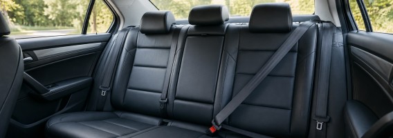 ¿Por qué abrochar los cinturones traseros aunque no viaje nadie?