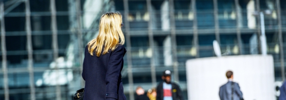 El 60% de las mujeres cambia sus hábitos de movilidad por seguridad