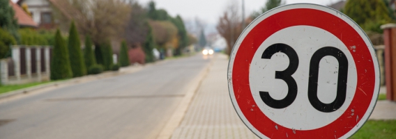 Consecuencias para el seguro de coche de la bajada de los límites de velocidad en ciudades