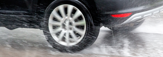 Cómo conducir con lluvia para evitar accidentes